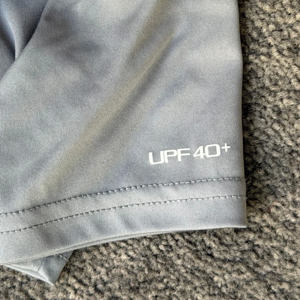 Nike‎ Swim Mens Dri-FIT Gray Short Sleeve UPF 40+ Performance Shirt Small 3664